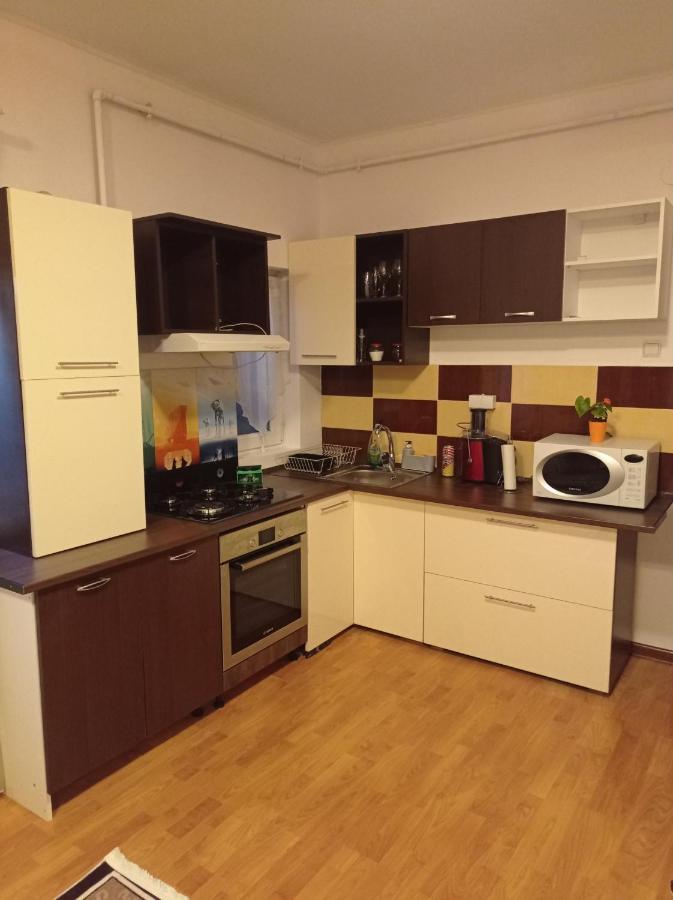 Bed and Breakfast Apartament Флорешть Екстер'єр фото